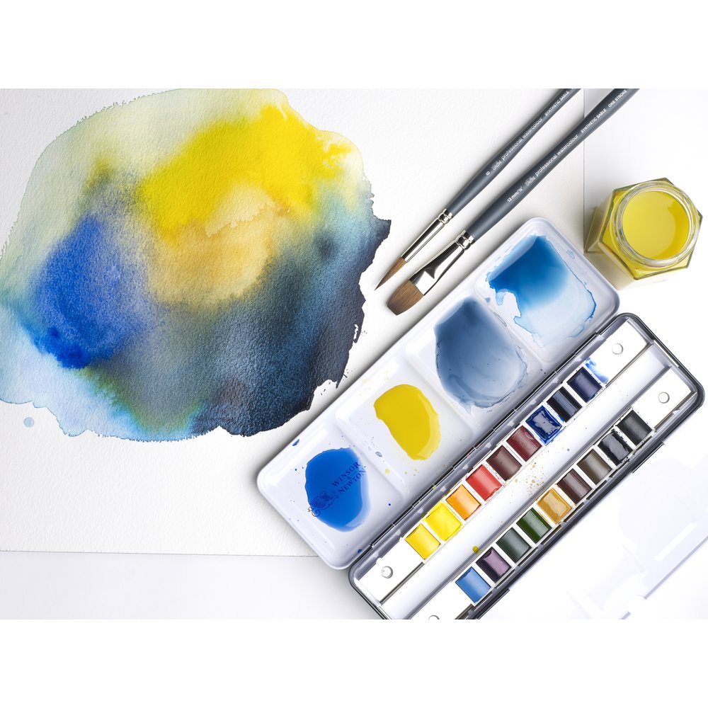 Winsor & Newton Professional Watercolours Travel Tin 18 Half Pans - lifestyle view